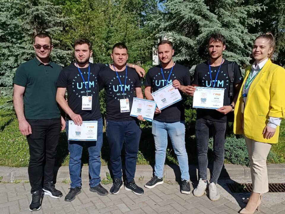 Echipajul de studenți din Chișinău și îndrumătorii lor, câștigători ai concursului Hard&Soft Echipajul de studenți din Chișinău și îndrumătorii lor, câștigători ai concursului Hard&Soft