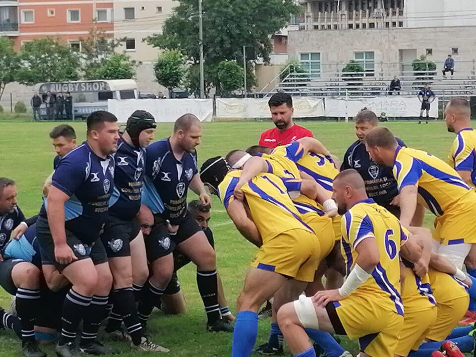 Sucevenii (stânga) au început timorați în fața campioanei Știința Baia Mare