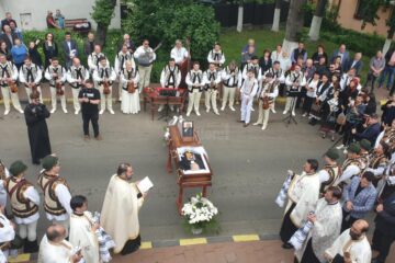 Maestrul George Sîrbu a fost condus pe ultimul drum în sunet de bucium, de caval și în dangăt de clopote