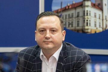 Prefectul Alexandru Moldovan a condus ședința Comisiei județene pentru stabilirea dreptului de proprietate privată