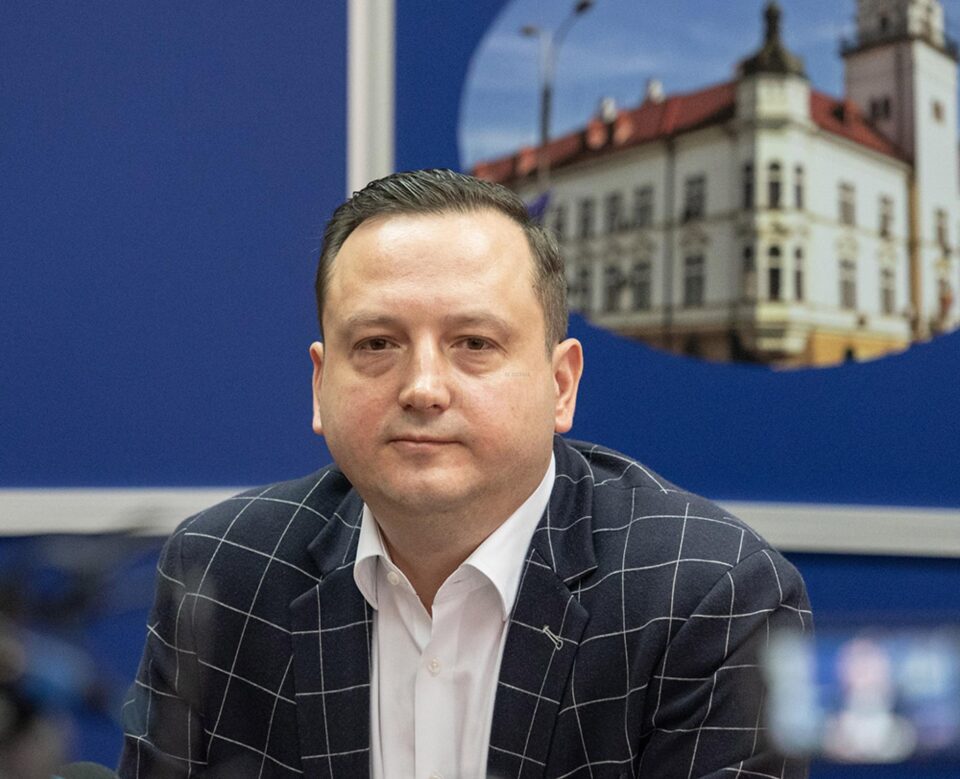 Prefectul Alexandru Moldovan a condus ședința Comisiei județene pentru stabilirea dreptului de proprietate privată Prefectul Alexandru Moldovan a condus ședința Comisiei județene pentru stabilirea dreptului de proprietate privată