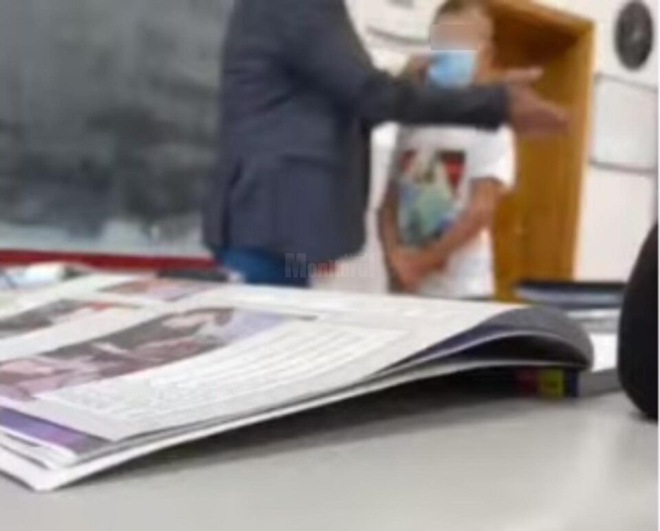 Profesorul care a lovit cu palma un elev, condamnat pentru purtare abuzivă