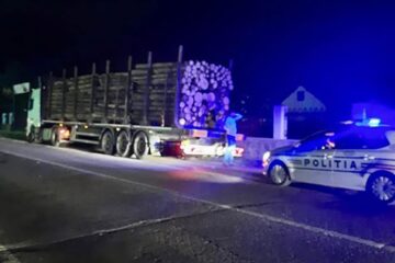 Amenzi de 10.000 de lei în cazul unui autotren cu lemne ținut trei zile până ce a fost inventariat