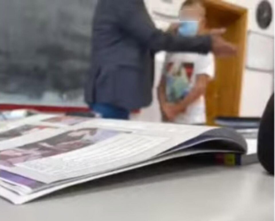 Profesorul care a pălmuit un elev