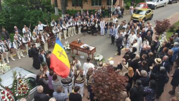Maestrul George Sîrbu a fost condus pe ultimul drum în sunet de bucium, de caval și în dangăt de clopote