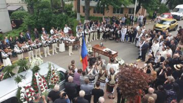 Maestrul George Sîrbu a fost condus pe ultimul drum în sunet de bucium, de caval și în dangăt de clopote