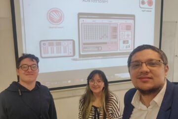 Echipa câștigătoare, studenții si coordonatorul lor, care au luat premiul ”Best Business Plan”