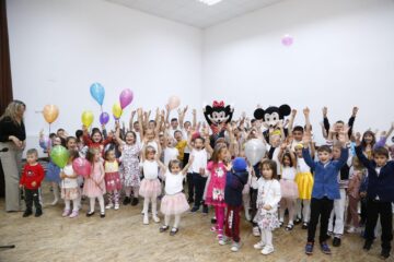 „Copilăria, o lume minunată”, proiect educațional la care au participat elevi și preșcolari din Zamostea și Ciomârtan
