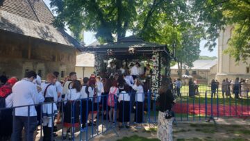 Slujbă arhierească, expoziție de fotografie, distincții și sute de credincioși, la praznicul Sfântului Mare Mucenic Ioan cel Nou