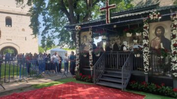 Slujbă arhierească, expoziție de fotografie, distincții și sute de credincioși, la praznicul Sfântului Mare Mucenic Ioan cel Nou