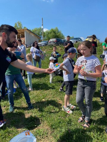 1 Iunie, sărbătorit cu aproape 30 de copii ucraineni de către voluntarii unui ONG din Suceava