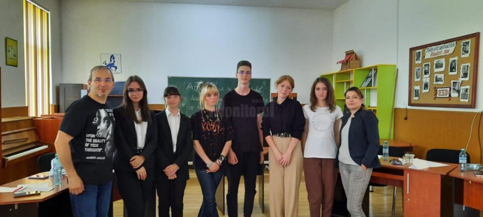 Competiție pentru aspiranții la statutul de membru al clubului „Ars Dicendi”, la Colegiul „Eudoxiu Hurmuzachi”