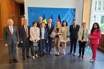 Prefectul Alexandru Moldovan a prezentat la Berlin situația etnicilor germani din județul Suceava și a parteneriatelor cu Germania