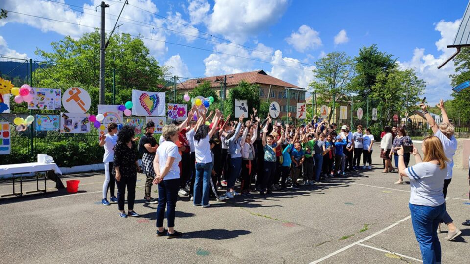 „Curcubeul Copilăriei”, acțiune la Centrul Școlar de Educație Incluzivă „Sf. Andrei” Gura Humorului