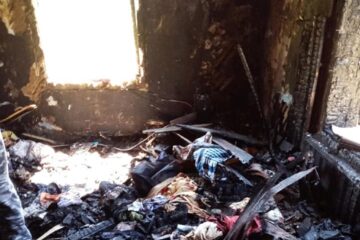 O familie din Breaza care și-a pierdut casa și toată agoniseala într-un incendiu are nevoie de ajutor