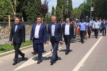 Festivitate cu depuneri de coroane și alocuțiuni de Ziua Eroilor, la Rădăuți