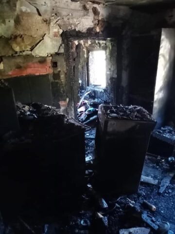 O familie din Breaza care și-a pierdut casa și toată agoniseala într-un incendiu are nevoie de ajutor
