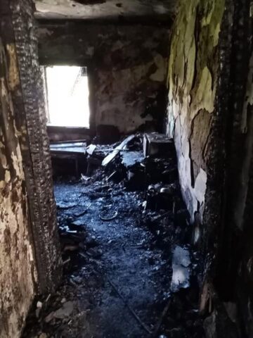 O familie din Breaza care și-a pierdut casa și toată agoniseala într-un incendiu are nevoie de ajutor