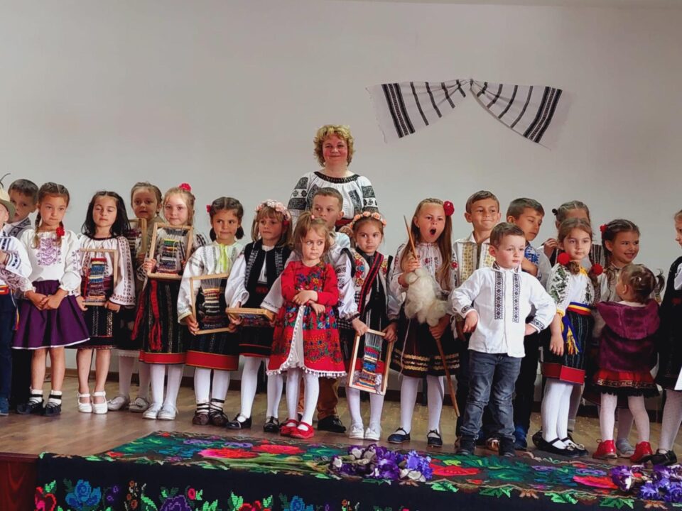 „Șezătoare” la Căminul Cultural Voitinel, de Ziua Învățătorului