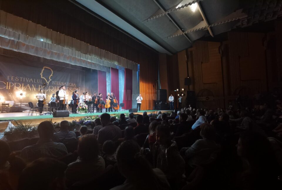 Sala arhiplină la concertul din ultima seară a festivalului internațional Ciprian Porumbescu Suceava 2022