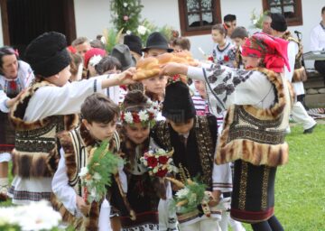 Spectacolul „Nunta în Bucovina” din cadrul proiectului ,,Școala în vatra satului”