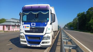 Șoferul din Botoșani care mers cu ajutoare și-a abandonat mașina în drum