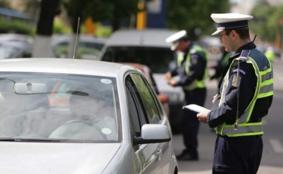 Șofer prins în trafic cu un permis de conducere italian contrafăcut