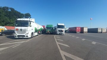 Tiruri pe trei coloane pentru a intra în punctul de trecere a frontierei de la Porubnoe
