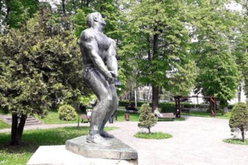 O statuie frustrată