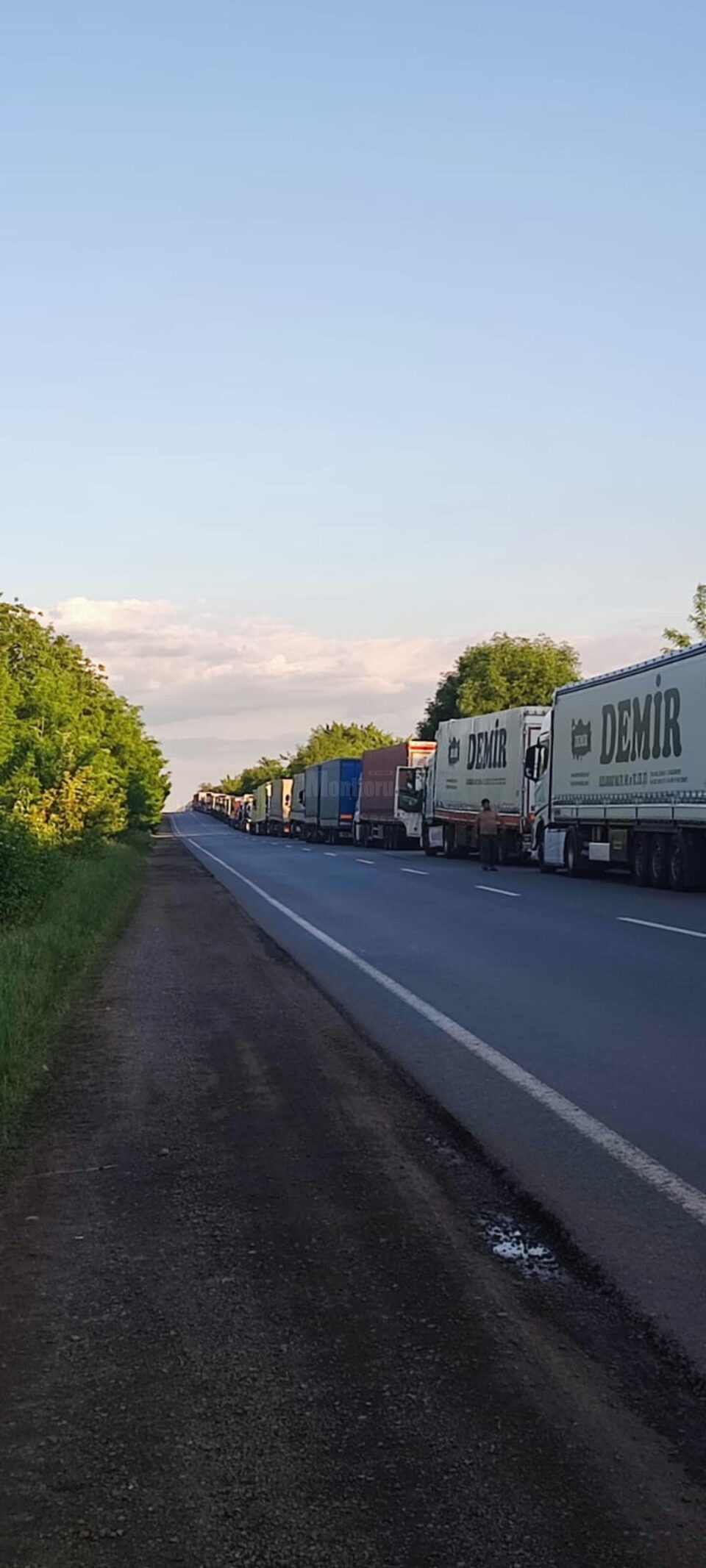 Cozi de tiruri în Vama Siret
