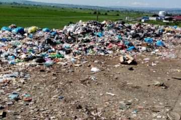 Ce au găsit comisarii de mediu la Rădăuți, la platforma unde au interzis depozitarea de deșeuri