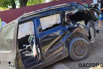Autovehiculul lovit de trenul Suceava - Putna Sursa foto: Asociația Calea Ferată Dornești-Putna