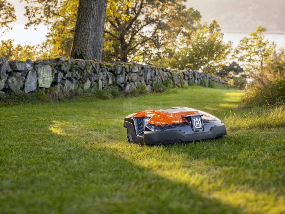 Mașini robotizate de tuns gazonul Husqvarna Automower