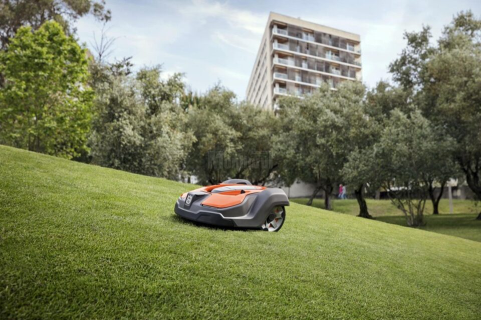 Mașini robotizate de tuns gazonul Husqvarna Automower
