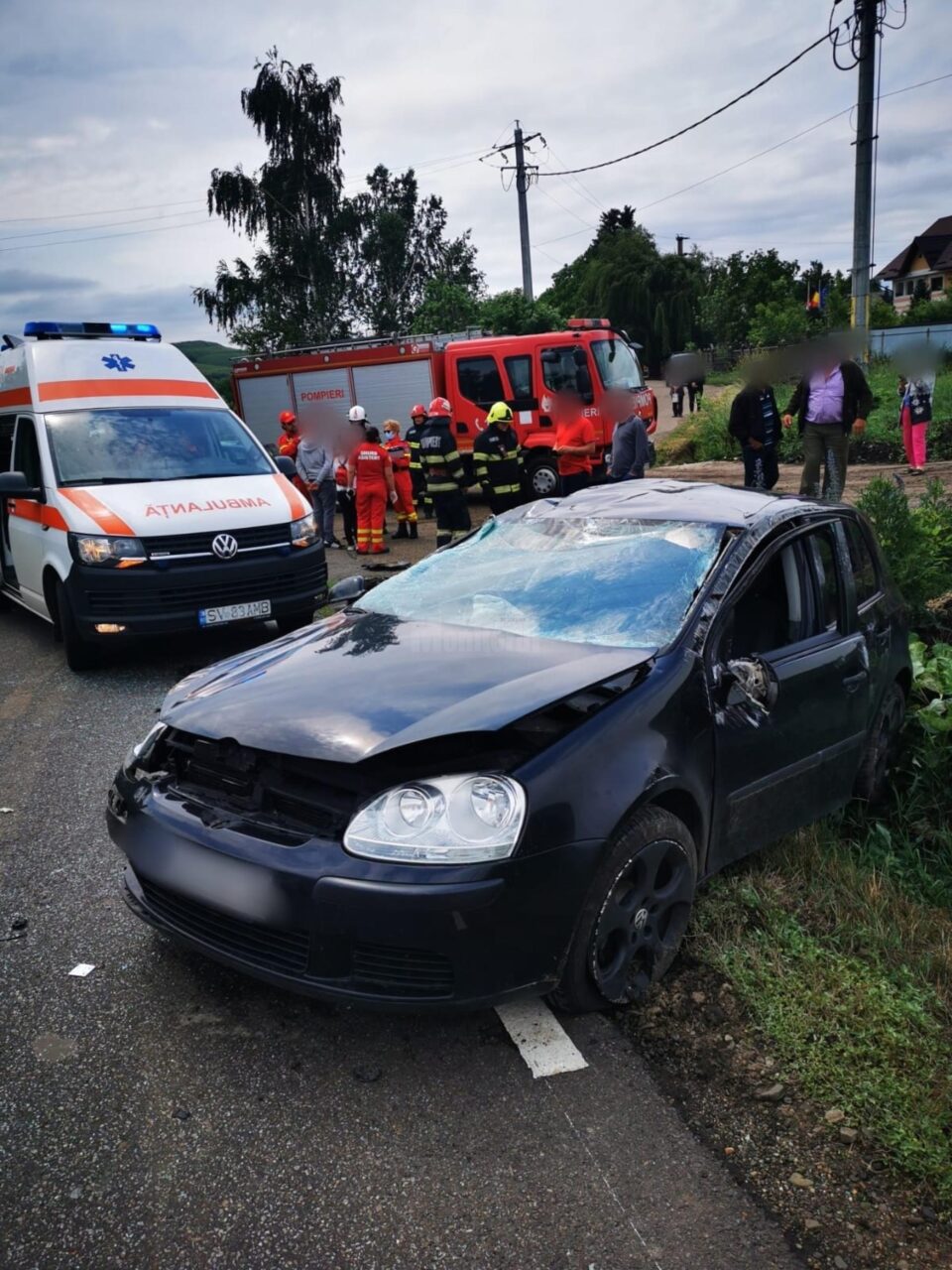 Accident la Bunești cu două mașini implicate
