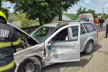 Trei persoane au ajuns la spital în urma unui accident petrecut la Dolheștii Mari