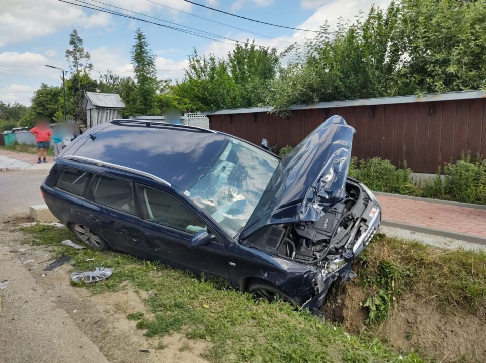 Trei persoane au ajuns la spital în urma unui accident petrecut la Dolheștii Mari