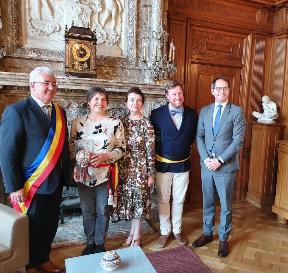 Primarul Sucevei, Ion Lungu, cu reprezentanți ai diplomației României în Regatul Belgiei, dar și cu conducerea administrației din Schaerbeek, localitate care face parte din Regiunea Capitalei