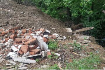 Depozitări de deșeuri pe malurile pr. Bogdănița, comuna Bogdănești