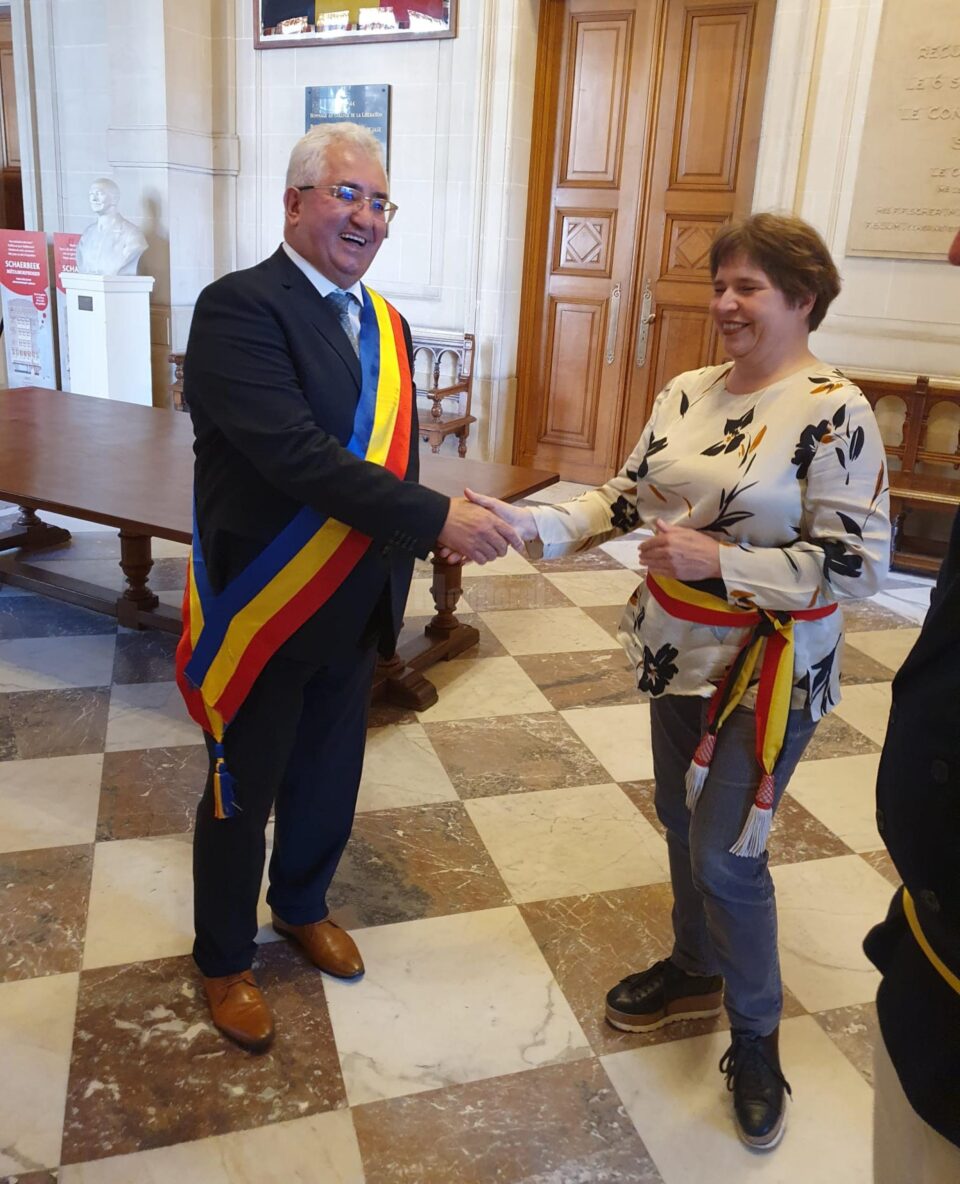 Primarul Sucevei, Ion Lungu, cu reprezentanți ai diplomației României în Regatul Belgiei dar și cu conducerea administrației din Schaerbeek, localitate care face parte din Regiunea Capitalei
