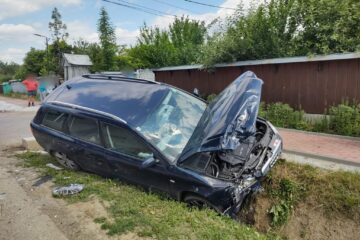 Trei răniți după ce un șofer a ieșit de pe un drum comunal fără să se asigure