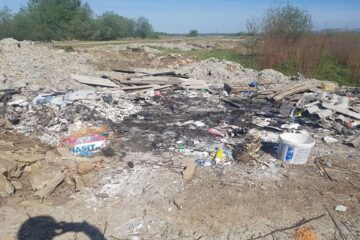 Depozitări de deșeuri pe malul drept al râului Suceava, comuna Bosanci