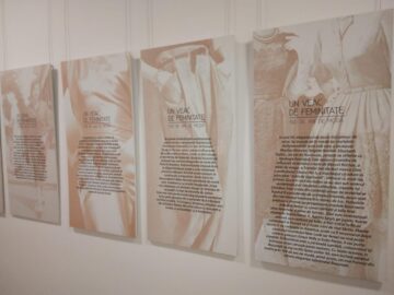 Sute de piese vestimentare originale și accesorii din perioada 1850-1950, expuse la Muzeul de Istorie
