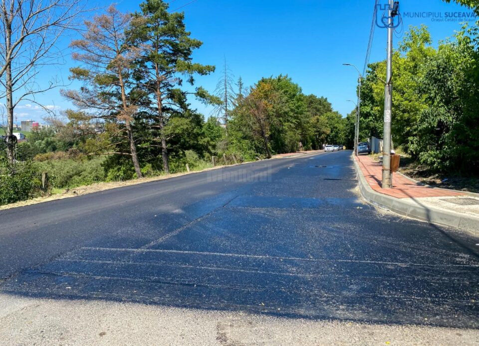 Strada Brădetului, cea care face legătura între municipiul Suceava și comuna Ipotești, dar și cu zona de agrement Tătărași, a fost reabilitată cu un nou covor asfaltic