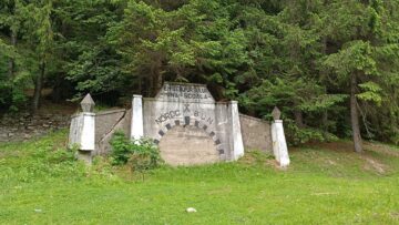 Mina școală Leșu Ursului a fost betonată