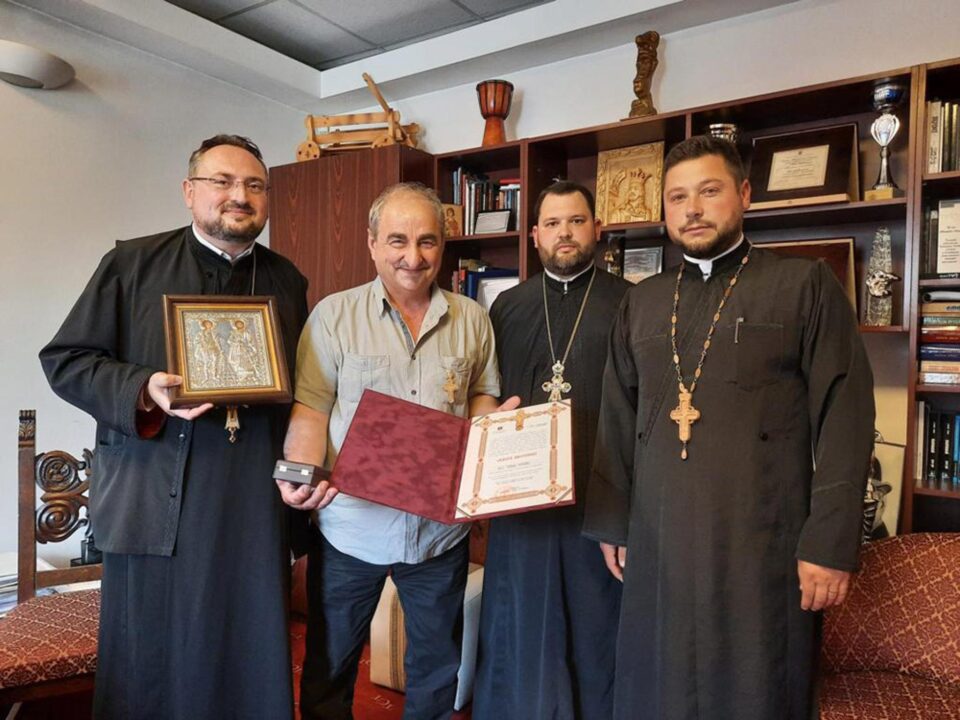 „Crucea Bucovinei” conferită actorilor Alexandru Arșinel și Vasile Muraru „Crucea Bucovinei” conferită actorilor Alexandru Arșinel și Vasile Muraru