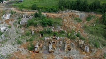 Uzina de preparare a minereului arată ca după bombardamente