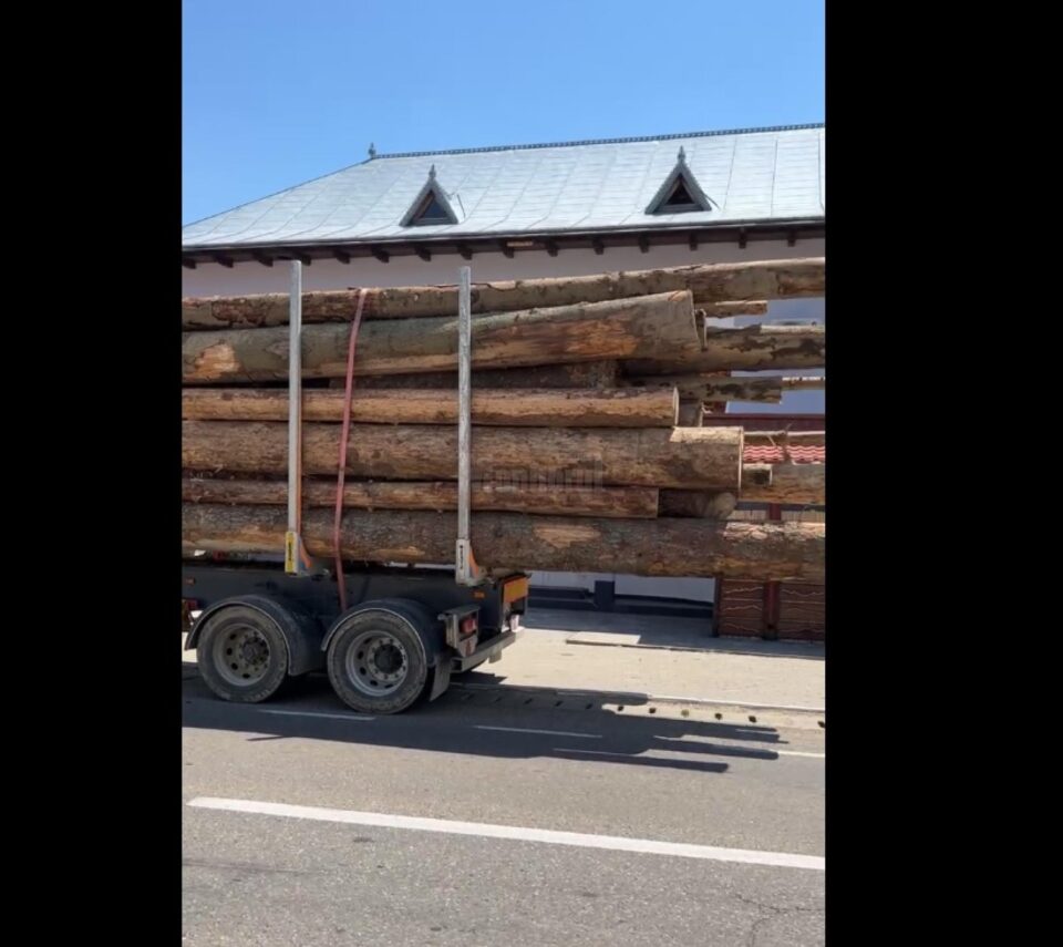 Așa arăta camionul in partea din spate
