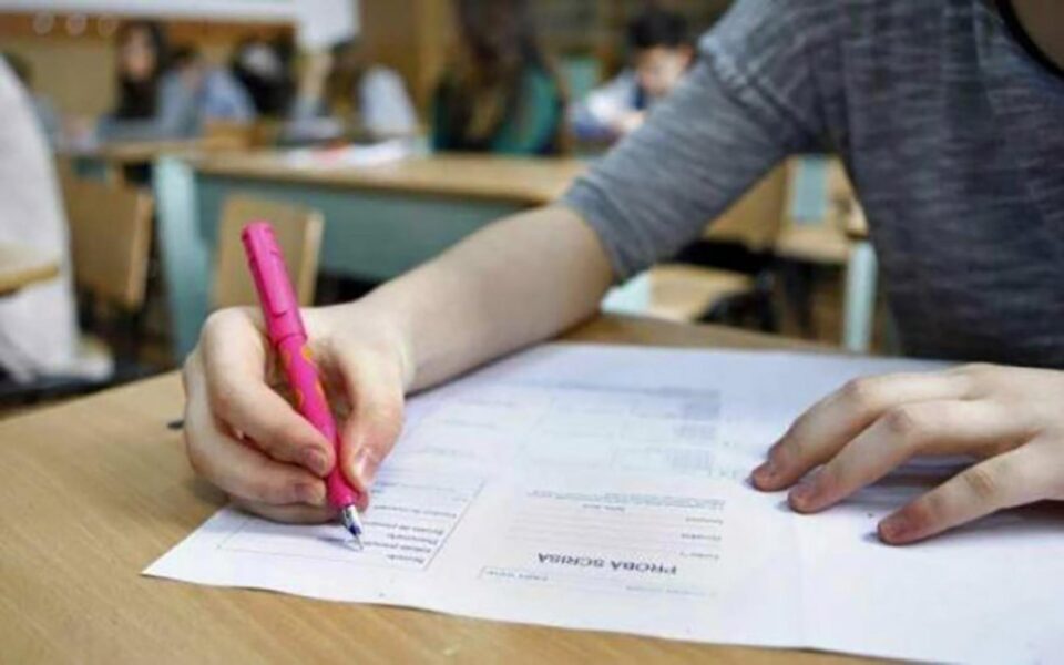 348 de candidați au absentat de la proba de matematică. Un elev de la Siret a folosit subiectul de rezervă Foto oradesibiu.ro 348 de candidați au absentat de la proba de matematică. Un elev de la Siret a folosit subiectul de rezervă Foto oradesibiu.ro