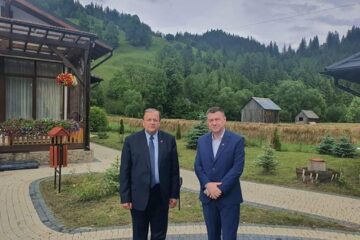 Președintele CJ Suceava, Gheorghe Flutur, și deputatul PNL Bogdan Gheorghiu